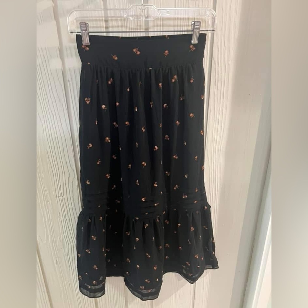 Madewell Re)sourced Georgette Pintuck Maxi Skirt in Amie Floral, size XXS.
